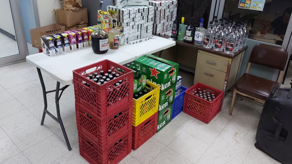  Vend&iacute;an Alcohol sin permiso en Mayag&uuml;ez, anoche la polic&iacute;a y Hacienda le dieron una parranda 