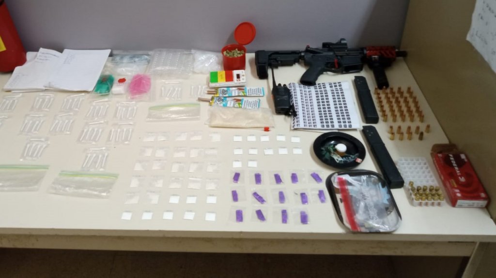  Detienen a pareja en Caguas en operativo antidrogas, ocupan arma y drogas 