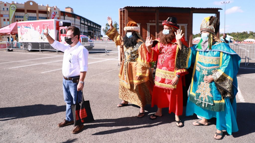  Reyes Magos entregan regalos a unos 4,000 ni&ntilde;os al estilo servicarro en Carolina 