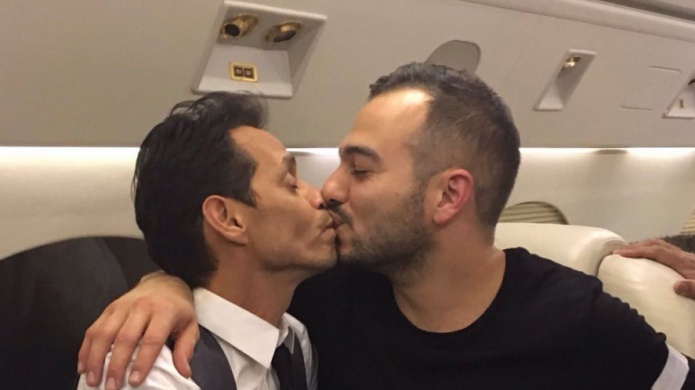  Marc Anthony comparte un beso hasta con otros hombre en Twitter 