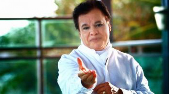 Fallecido cantautor Juan Gabriel continÃºa en primer lugar de listado de Billboard con su disco ?Los DÃºo 2?